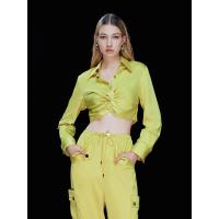 ราคา ASV ( SS24 )เสื้อเชิ้ตผู้หญิงแขนยาว ทรงครอป แต่งบิดเกลียวด้านหน้า ผ้าซาติน สีเขียว S (MKP1741242)