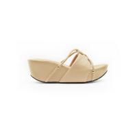 ราคา ELLE รองเท้าผู้หญิง แบบสวมส้นตึก รุ่น ELSM006 - สีเบจ 37 EU (MKP1907268)