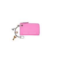 ราคา MARC JACOBS กระเป๋าสตางค์ THE TOP ZIP CHARM WALLET สี BOW PINK One Size (MKP1943214)