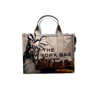 ราคา MARC JACOBS กระเป๋าโท้ท THE CITY CANVAS MEDIUM TOTE BAG สี NEW YORK CITY One Size (MKP1868548)
