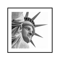 ราคา KASSA HOME ภาพแขวนกระจก Liberty รุ่น HMJ2101GP-45cm ขนาด 45 x 2 x 45 ซม. สีขาว (MKP1341562)