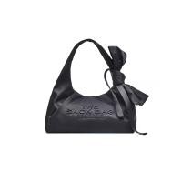 ราคา MARC JACOBS กระเป๋าสะพาย THE BOW NYLON SACK BAG สี BLACK One Size (MKP1987659)