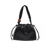 ราคา ARCHIVEPKE กระเป๋าสะพายผู้หญิง Doughnut สีดำ (CDS21303180)