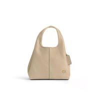 ราคา COACH กระเป๋าสะพายไหล่รุ่น Lana Shoulder Bag 23 สีขาว One Size (MKP2007933)
