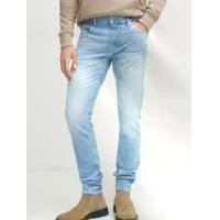ราคา GUESS กางเกงยีนส์ผู้ชาย Skinny Fit Chris - สีเดนิม 34 EU (GRMKPPR000164278)
