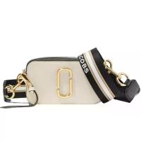 ราคา MARC JACOBS กระเป๋าสะพาย SNAPSHOT สี NEW CLOUD WHITE MULTI One Size (MKP1432516)