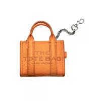ราคา MARC JACOBS กระเป๋าใส่เหรียญ THE NANO TOTE BAG CHARM สี TANGERINE One Size (MKP1771611)