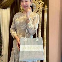 ราคา Hallelujah กระเป๋าปั้มลายลูกไม้ ปักโลโก้ Size M รุ่น เอเดน (367902-735929010)