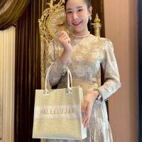 ราคา Hallelujah กระเป๋าปั้มลายลูกไม้ ปักโลโก้ Size M รุ่น เอเดน (367902-735930010)