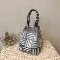 ราคา Fashion bag กระเป๋าถือถักนิตติ้ง ลายกราฟิก (328395-738786010)
