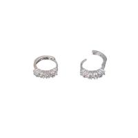 ราคา ValueJewelry ต่างหูห่วง ฝังคริสตัลเพชรกลม 1แถว 5เม็ดเรียง ER1204 (330637-592697010)