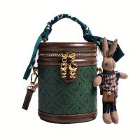 ราคา TEMU มินิแบร์ทรงกระบอก กระเป๋าถือ ตกแต่งผ้าพันคอ กระเป๋าสะพายข้าง หนัง PU สำหรับผู้หญิง (17592205294409)