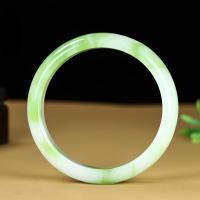 ราคา TEMU สร้อยข้อมือเลียนแบบหยกสีเขียวคลาสสิก - ข้อมือกว้างทนทาน, ลูกปัดลายหินหินอ่อน, ของขวัญวันปีใหม่จีน/วันแม่, สวมใส่ได้ตลอดทั้งปี, หยกเทียมทนทานสำหรับงานแต่งงานและการใช้งานประจำวัน (17592260833254)