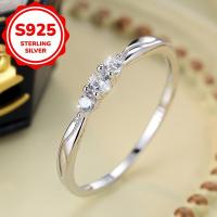 ราคา TEMU แหวนเงินสเตอร์ลิงที่เรียบง่ายและหลากหลายพร้อมด้วยเซอร์คอนสีขาวเล็กสามเม็ด เหมาะสำหรับงานแต่งงาน หรือเป็นของขวัญให้แม่ น้ำหนัก 1.4 กรัม (17592378670528)