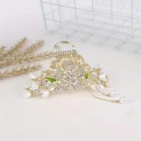 ราคา TEMU คลิปผมรูปดอกไม้และผีเสื้อขนาดใหญ่หรูหรา ประดับเพชรพลอยพร้อมที่ห้อยมุก - โลหะผสมสังกะสี, สไตล์ลำลองสำหรับคลิปผมแบบติด, คลิปผมรูปผีเสื้อ (17592369394984)