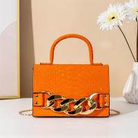 ราคา TEMU กระเป๋าถือสายโซ่อะคริลิคสไตล์ชิค - ปิดด้วยแม่เหล็ก, สีทึบ PVC, สายคล้องข้อมือ, เหมาะสำหรับใช้ประจำวัน, วันแม่ และอุปกรณ์เดินทาง (17592431578274)