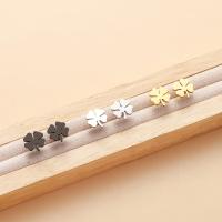 ราคา TEMU ต่างหูผู้หญิงสแตนเลสสตีล ทรงใบโคลเวอร์ 3 คู่ 6 ชิ้น สี 3 สี ใส่ได้ทุกวัน ไม่ก่อให้เกิดอาการแพ้ (17592402930493)