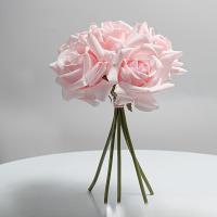 ราคา TEMU ช่อดอกกุหลาบจำลอง 5 หัว ช่อดอกไม้ปลอมสำหรับตกแต่งบ้านและงานแต่งงาน (17592278382328)