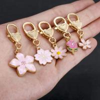 ราคา TEMU 5 ชิ้น พวงกุญแจดอกไม้เคลือบสีสันสวยงาม ดอกกุหลาบโลหะผสม สำหรับกุญแจรถ กระเป๋าเป้ กระเป๋าสตางค์ (17592475559613)