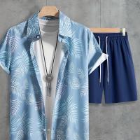 ราคา TEMU ชุดสูทชายสไตล์ถนนและวันหยุดในชายหาด -- เสื้อลายใบไม้ปุ่มขึ้นคอ + กางเกงขาสั้นยางเชือกสีเดียว ชุดเสื้อผ้าสไตล์สำหรับชาย (17592218543839)