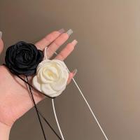 ราคา TEMU สร้อยคอลายดอกไม้สีขาวดำ 2 ชิ้น, สร้อยคอเชิ้งค์ดอกกุหลาบ, ปลอกคอสำหรับผู้หญิง, สร้อยคอกระดูกคอลายดอกคามิลเลีย (17592405666739)