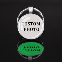 ราคา TEMU พวงรูปภาพส่วนตัว 1 ชิ้น ออกแบบมาสำหรับคู่รัก, ครอบครัว หรือเลี้ยง, ประดับด้วยจี้โดมแก้ว มีไฟส่องสว่าง พวงนี้ใช้เป็นของสะสมที่สร้างสรรค์ และเป็นที่ระลึกสำหรับทั้งผู้ชายและผู้หญิง (17592804888135)