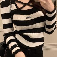 ราคา เสื้อเชิ้ตแฟชั่นลายทางยืดหยุ่นสูงสีดำ Spot Black ดีไซน์เสื้อเบสใน เสื้อสายไขว้ คอเหลี่ยมกลวง แขนยาว เซ็กซี่ แขนกุด เสื้อเชิ้ตสั้น -C46-Laishang (17592575494010)
