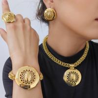 ราคา ชุดเครื่องประดับทองดูไบสไตล์แอฟริกันสำหรับผู้หญิง 5 ชิ้น คอ ข้อมือ ต่างหู แหวน สำหรับงานแต่งงาน เจ้าสาว ท่องเที่ยว จี้เครื่องประดับ (17594492528991)