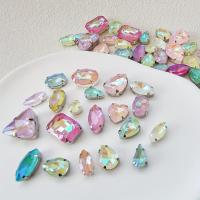 ราคา 40ชิ้น อุปกรณ์ตกแต่ง DIY สีสันสดใส รูปแบบลูกปัดเพชร สำหรับเย็บมือ ใช้ตกแต่งเสื้อผ้า, รองเท้า, หมวก, กระเป๋า (17592634466755)