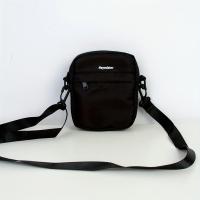 ราคา กระเป๋าสะพายข้างผู้ชาย 1 ใบ แฟชั่นสีพื้นน้ำหนักเบา กระเป๋าสะพายข้างผู้ชายแบบลำลองสำหรับกลางแจ้ง กระเป๋าสะพายข้างขนาดเล็กและกระเป๋าใส่โทรศัพท์สำหรับผู้ชาย (17592473148813)