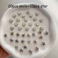 ราคา เซ็ตจี้ร้อยเชือกรองเท้า 40 ชิ้น ลายหน้าฮาๆ และดาว เหมาะสำหรับรองเท้าผ้าใบและรองเท้าบูท (17593145201143)
