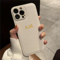ราคา เคสโทรศัพท์ส่วนตัวสำหรับ iPhone 11 12 13 17 Pro 15 14 Plus 17 Air ชื่อตัวอักษรเริ่มต้นแกะสลัก 3D ปั๊มร้อนหรูหรา INS ลายลิ้นจี่ เคสหนังเทียมสำหรับ iPhone 17 16 15 14 13 12 11 Pro Max 17 Air (1759276912