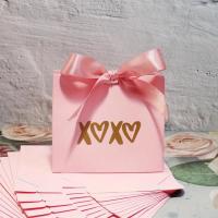 ราคา กล่องขนาดเล็กสีชมพูสำหรับเธอ/เขา ริบบิ้นซาติน, ลายฟอยล์ทองรูปหัวใจ X O, กล่องกระดาษใส่ลูกอมสุดหรูสำหรับของชำร่วยงานแต่งงาน, วันวาเลนไทน์, สละโสด, งานวันเกิด, ตกแต่งโต๊ะ และบรรจุภัณฑ์ชิ้นเล็ก (17592326