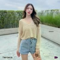 ราคา Garden Clothes เสื้อเชิ้ต & เบลาส์ เสื้อครอปไหมพรมแขนยาว .. สีครีม (1732225636371368639)