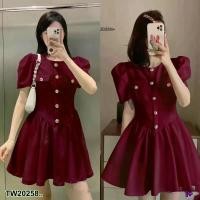 ราคา Garden Clothes ชุดเดรส เดรสสั้นคอกลม แขนตุ๊กตากระดุมทอง .. สีแดง (1732225635948726975)