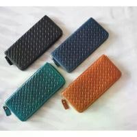 ราคา [จัดส่งทันที] กระเป๋าสตางค์หนังแท้ Waller รุ่นลายสานซิบรอบหนังวัว (1732078958952548939)