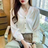 ราคา เสื้อชีฟอง แฟชั่นเกาหลี เรียบหรู สำหรับสุภาพสตรี อเนกประสงค์ คอวี เสื้อเบลาส์ทรงหลวม เสื้อผ้าผู้หญิง เสื้อทึบเรียบง่าย (1730317649941858539)