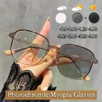 ราคา แว่นตาสายตาสั้นโฟโตโครมิก ป้องกันแสงสีฟ้า มี 0.75/1.75/2.75 แฟชั่น เบามาก กรอบใหญ่ เปลี่ยนสีตามแสง คอมพิวเตอร์ แว่นตาแฟชั่น เหมาะสำหรับสายตาสั้น (1732304666073140006)