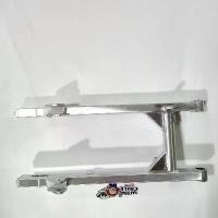 ราคา Wintersfshop21 ความคงทน NEW ZERN สวิงอาร์ม สีเงิน คานกลม ยืด2นิ้ว ทรงสวิงอาร์มมงกุฏ WAVE110i/ WAVE125/ DREAM SUPERCUB motorcycle มอเตอร์ไซค์ รถ (1731501388169644090)