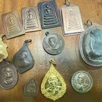 ราคา หลวงพ่อแพ วัดพิกุลทอง เทพเจ้าแห่งลุ่มแม่น้ำน้อย อริยสงฆ์ผู้เปี่ยมเมตตาแห่งสิงห์บุรี พระ เหรียญ (1731351085235537426)