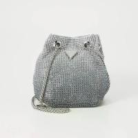 ราคา Guess กระเป๋า ZALINA POUCH รุ่น OY935075 สีเงิน (1732052864402819846)