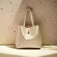 ราคา กระเป๋าสะพายไหล่สไตล์วินเทจ PURFICA GZRCIA กระเป๋า Messenger ปักตัวอักษรลายฉลุโบราณ มีสายรัดปรับระดับได้ กระเป๋าช้อปปิ้งขนาดใหญ่ สีบรอนซ์ ดำ เขียว น้ำเงิน ทอง น้ำตาล กระเป๋าถือคล (1731376081123182524)