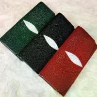 ราคา กระเป๋า3พับใหญ่ ผู้หญิง หนังปลากระเบนแท้100% 1ใบ 1ตัว (ไม่ใช้ปลาต่อ) ใช้ปลาตัวใหญ่ งานหายาก ซับหนังแท้ทั้งใบ[ของพร้อมส่ง] (1729909983491950685)