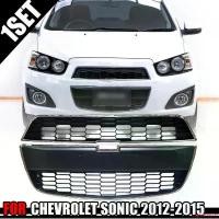 ราคา ความคงทน กระจังหน้า หน้ากระจัง ด้านบน / ด้านล่าง รุ่น เชฟโรเลต โซนิค CHEVROLET SONIC ปี 2012 - 2015 สีดำ ขอบโครเมี่ยม รถยนต์ Auto มอเตอร์ไซค์ (1731665522338335128)