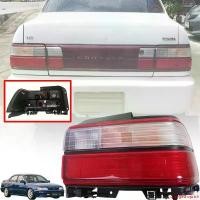 ราคา คุณภาพรับประกันได้ โคมไฟท้าย เสื้อไฟท้าย ข้างขวา รุ่น โตโยต้า โคโรล่า TOYOTA COROLLA AE101 AE102 ปี 1992-1995 ( สามห่วง ) ไม่รวมชุดหลอดไฟ และสายไฟ สีแดง ขาว Car รถยนต์ (1731673307994490952)
