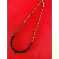 ราคา สร้อยคอเชือกเทียนถัก เหลืองดำ 1 ห่วงหน้า ทับลายสีดำ แบบติดกระดุมหลัง ดอกไม้ แห้ง ปกคอจีน (1731107885479791404)