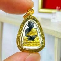 ราคา จี้ & Charmจิ๋ว จี้หลวงปู่ทวด นั่งบัวสีดำทอง เลี่ยมกรอบทองไมครอนอย่างดี (lekshop) ขายร้อน (1731565555643615215)