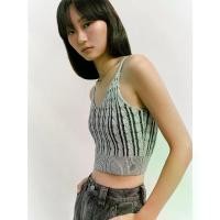 ราคา [Pomelo] เสื้อครอปสายเดี่ยวไหมพรมลวดลายถักแต่งสีฟอยล์ / Foil Print Cable Pattern Knitted Cami Top (1731023047306938459)