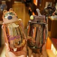 ราคา ขวดน้ำสำหรับเด็ก ดีไซน์หมีเย็น น่ารัก เหมาะทั้งเด็กชายและเด็กหญิง มีหลอด ถ้วยดึงดูด แบบพกพา เหมาะสำหรับกีฬากลางแจ้ง ขวด เครื่องครัว (1731683807568561650)