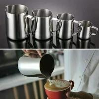 ราคา เหยือกตีฟองนมกาแฟ มีขนาด 100/350/600/1000ml เครื่องตีฟองนมศิลปะลาเต้ เหยือกตวงสแตนเลส หม้อ อุปกรณ์กาแฟ (1731468975160395696)